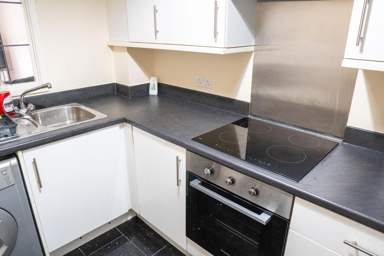 Spacious Two Bedrooms Apartment For Business And Holiday Portsmouth Dış mekan fotoğraf