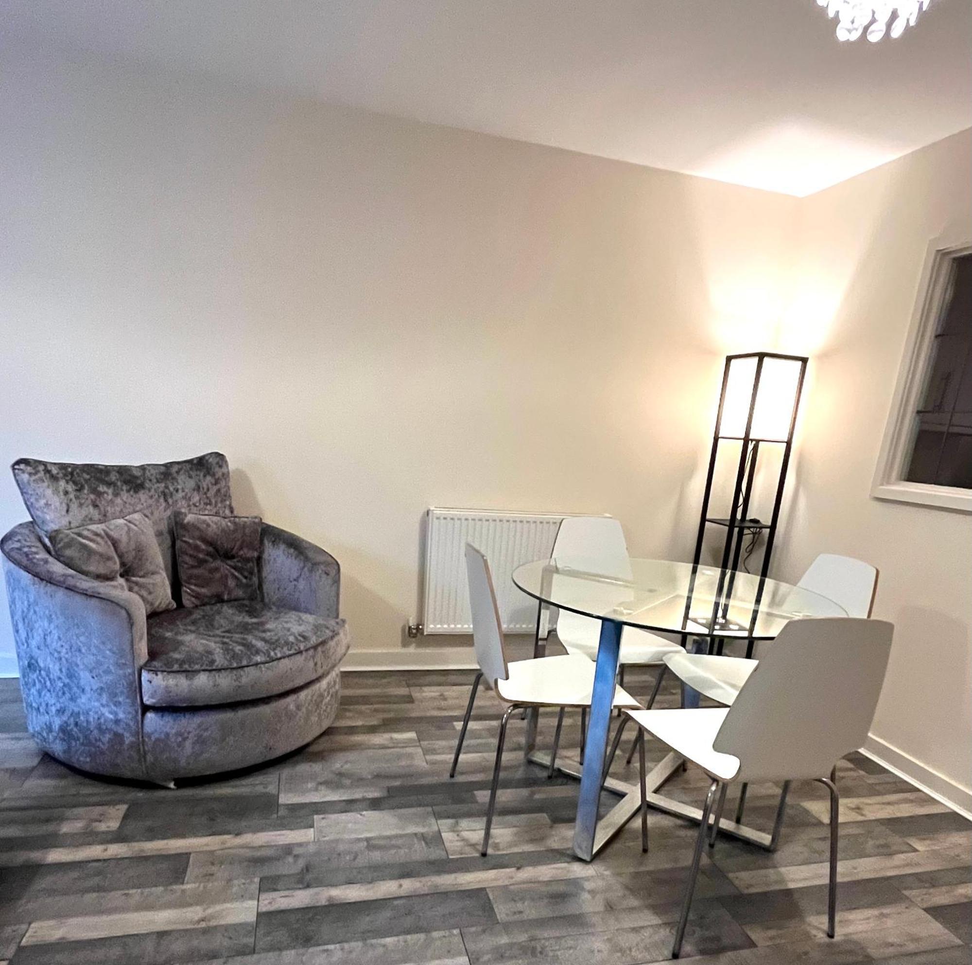 Spacious Two Bedrooms Apartment For Business And Holiday Portsmouth Dış mekan fotoğraf