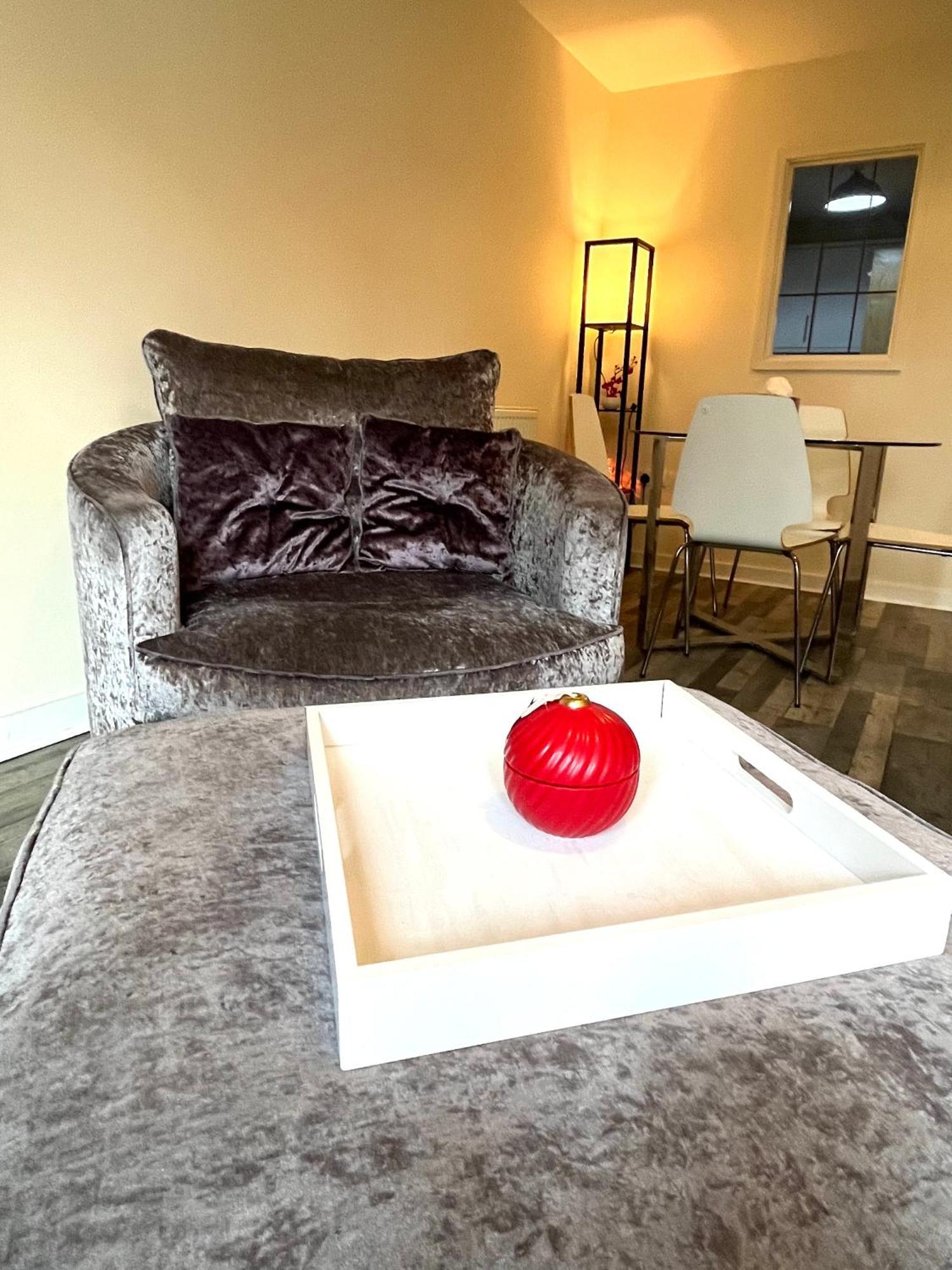 Spacious Two Bedrooms Apartment For Business And Holiday Portsmouth Dış mekan fotoğraf