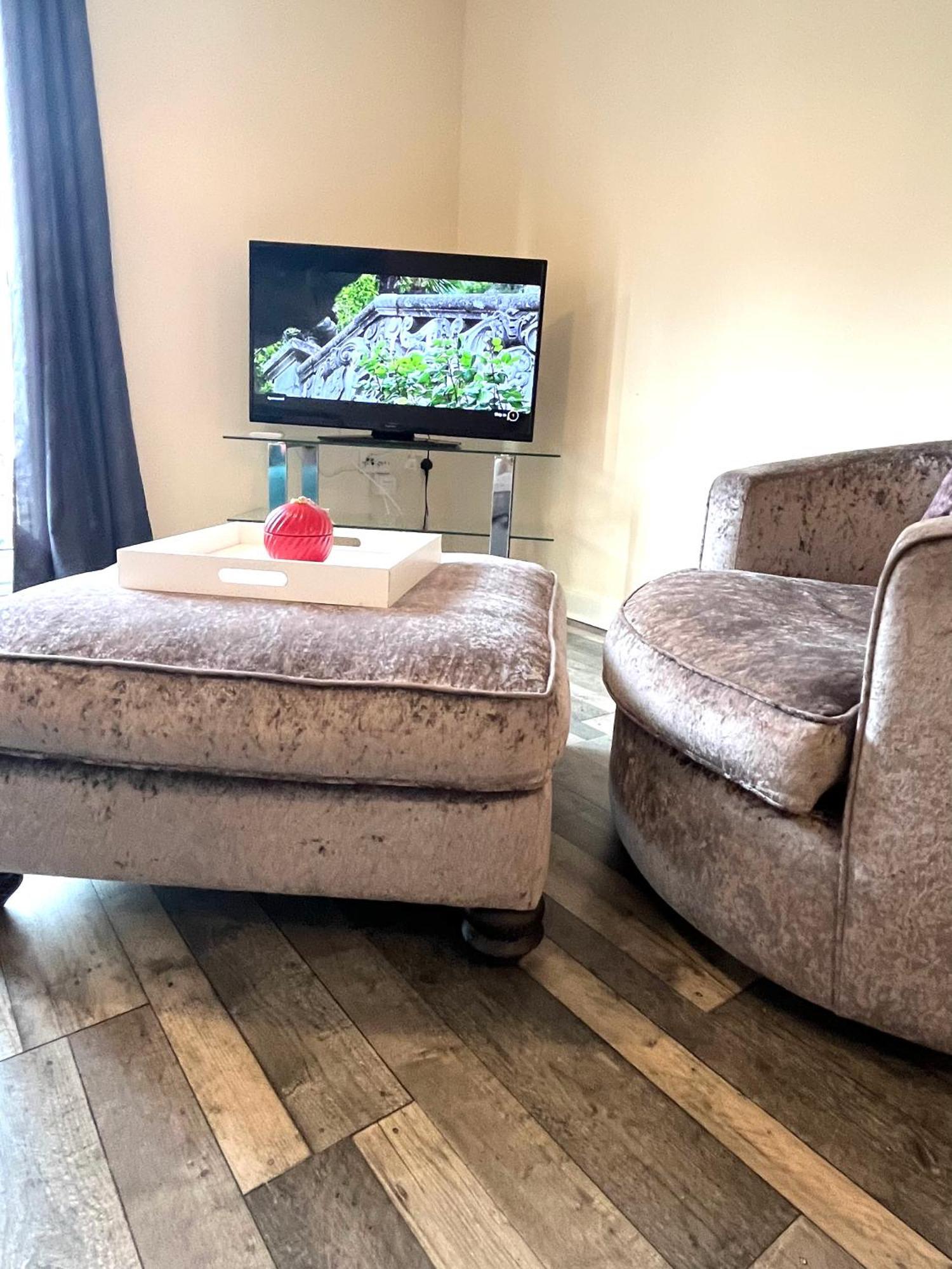 Spacious Two Bedrooms Apartment For Business And Holiday Portsmouth Dış mekan fotoğraf